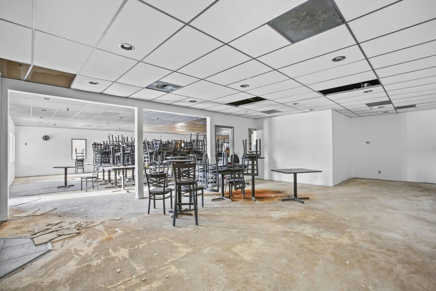 More Photos Of 8432 Noble Ave, Minneapolis Bar For Sale