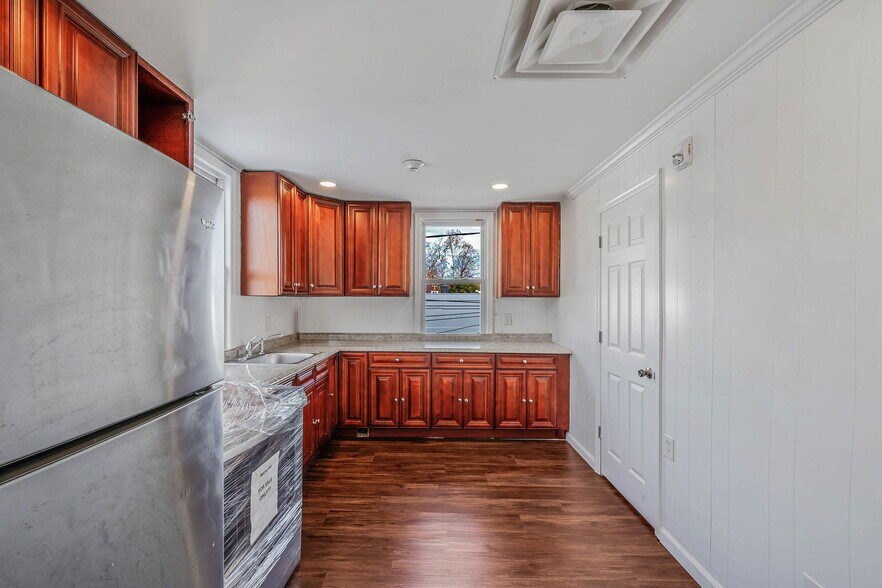 More Photos Of 35 W Main St, Smithtown Storefront Retail Office For Sale