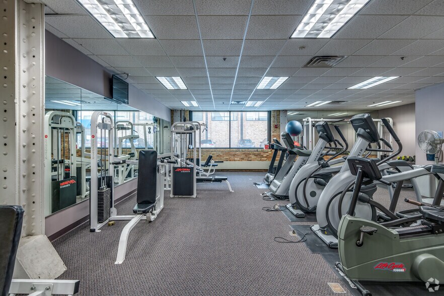 More Photos Of 6737 W Washington St, West Allis Office For Lease