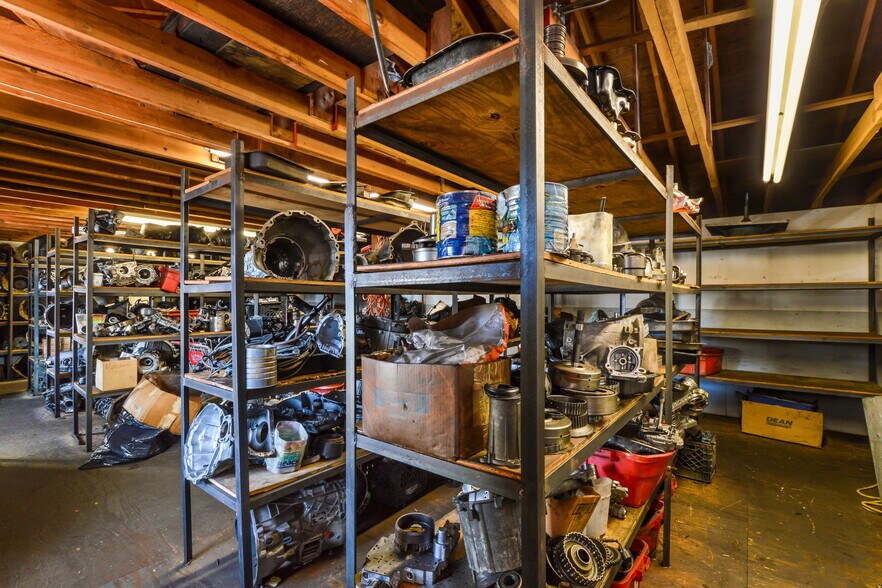 More Photos Of 347 Dartmouth St, New Bedford Auto Repair For Sale