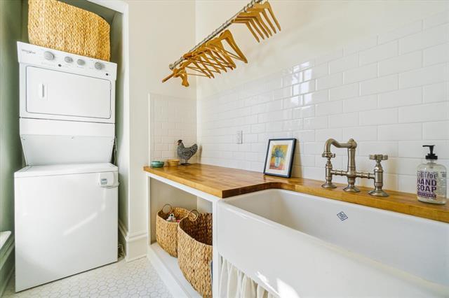 More Photos Of 220 Saint Lawrence Ave, Janesville Storefront Retail Residential For Sale