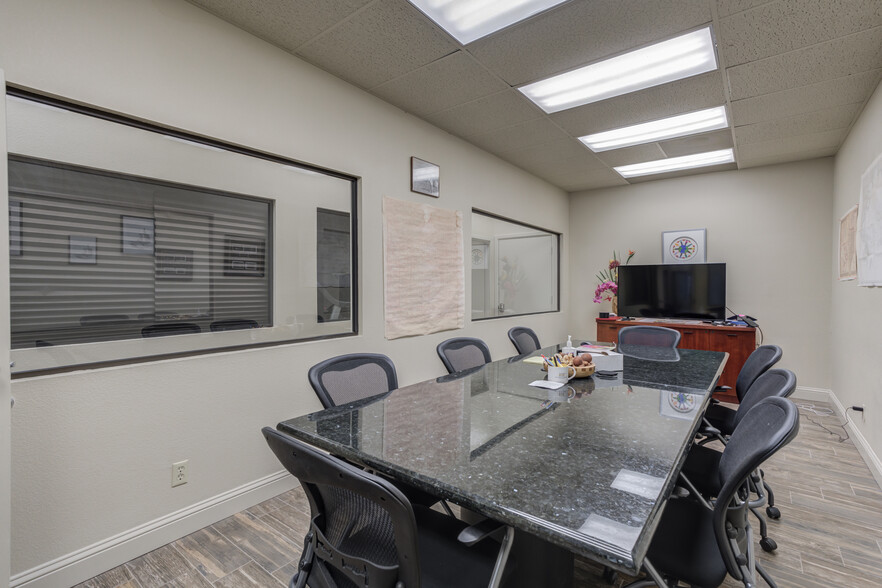 More Photos Of 1312 Texas Ave, Lubbock Office For Sale