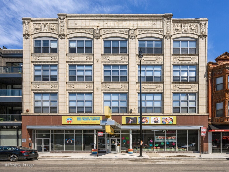 More Photos Of 3045-3047 N Lincoln Ave, Chicago Loft Creative Space For Lease