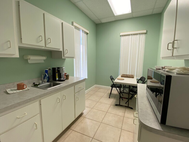 More Photos Of 17051 US Highway 441 S, Summerfield Office For Lease