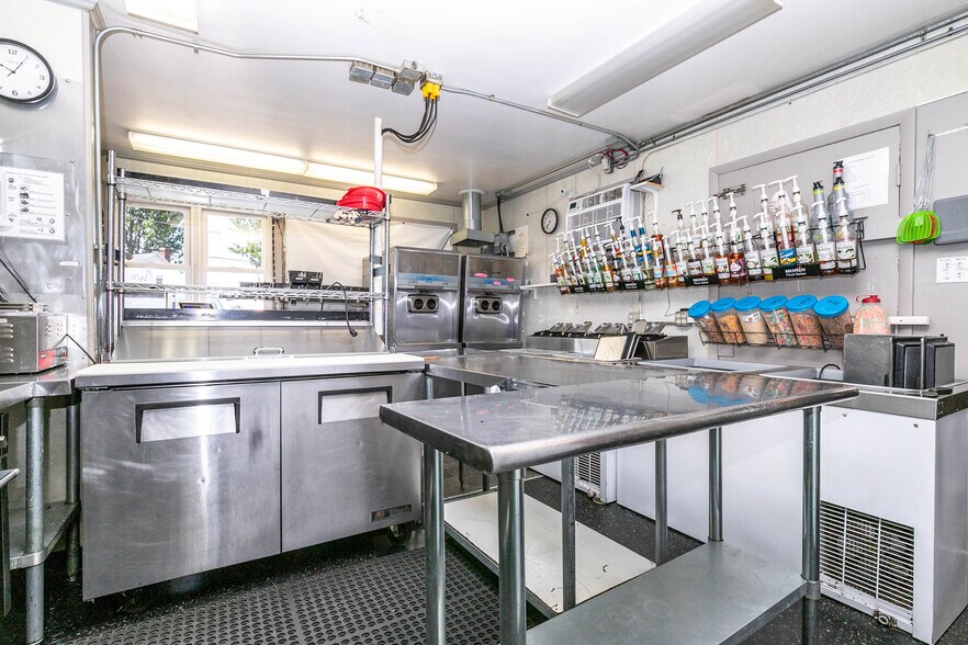 More Photos Of 961 E High St, Hicksville Restaurant For Sale