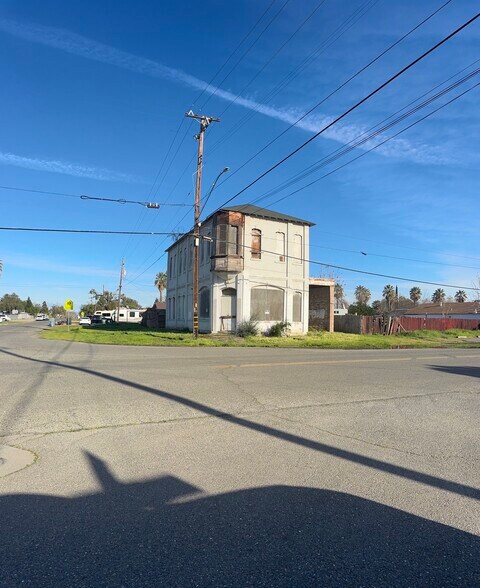 More Photos Of 2195 California St, Sutter Flex For Sale