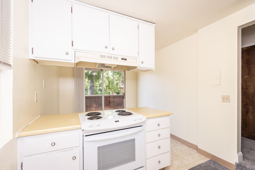 More Photos Of 1829 H St, Sacramento Apartments For Sale