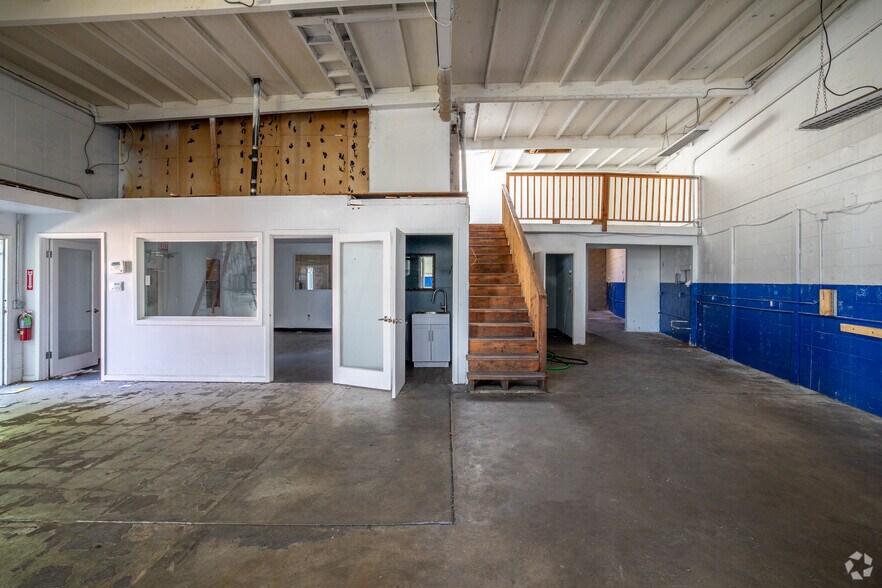 More Photos Of 2020 Brush St, Oakland Warehouse For Lease