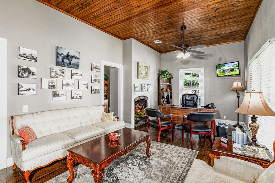 More Photos Of 69 W Macclenny Ave, Macclenny Office For Sale