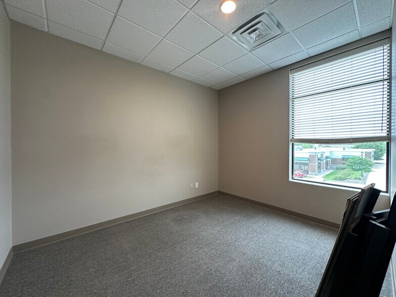 More Photos Of 673 Westbury Dr, Iowa City Storefront Retail Office For Sale