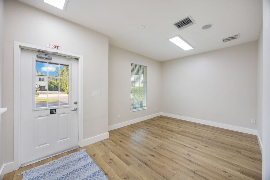 More Photos Of 871 106th Ave N, Naples Medical For Sale