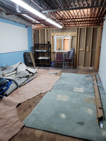 More Photos Of 4926-4950 Eisenhower Ave, Alexandria Light Distribution For Lease