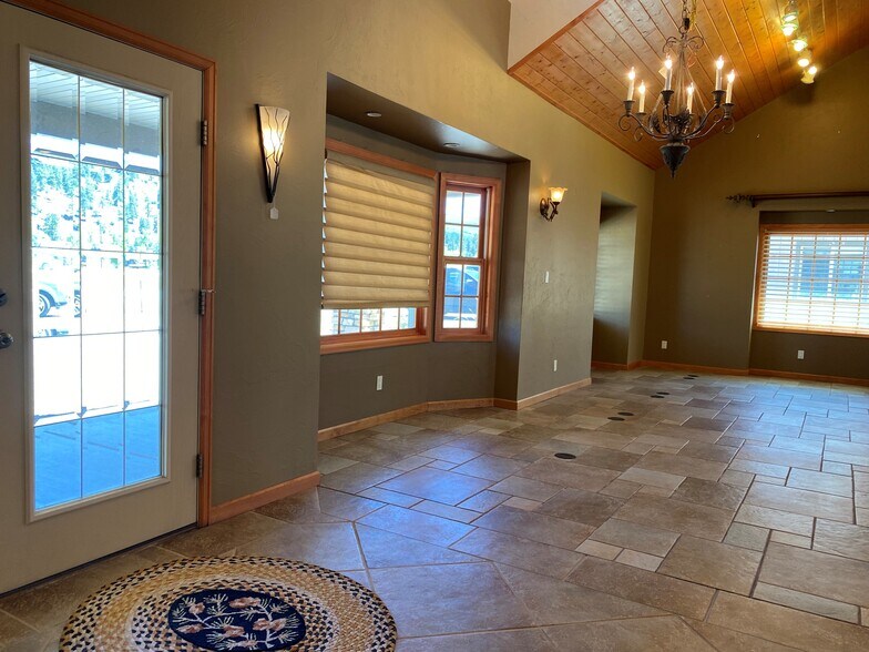 More Photos Of 173 Frontage Rd, South Fork Freestanding For Lease