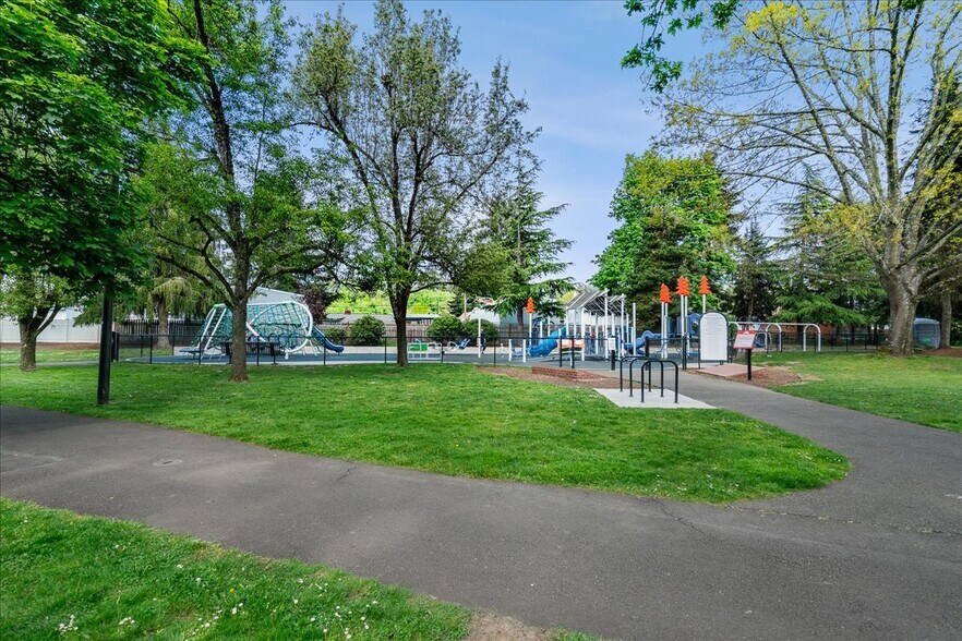 More Photos Of 119 Wesley (605 Miller) St, Silverton Apartments For Sale