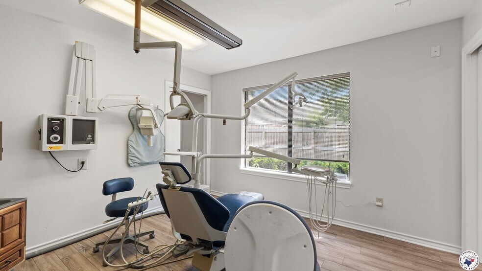 More Photos Of 901 N Kings Hwy, Wake Village Healthcare For Sale