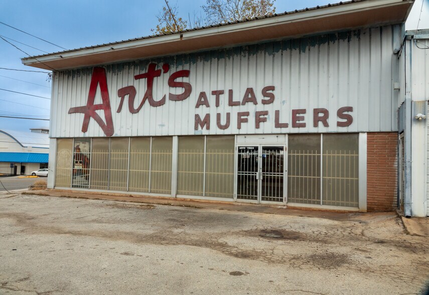 More Photos Of 3350 Fredericksburg Rd, San Antonio Auto Repair For Lease