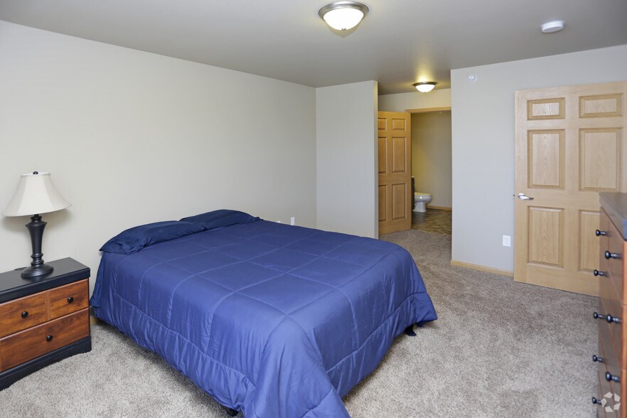 More Photos Of 1002 Elm St NE, Tioga Apartments For Lease