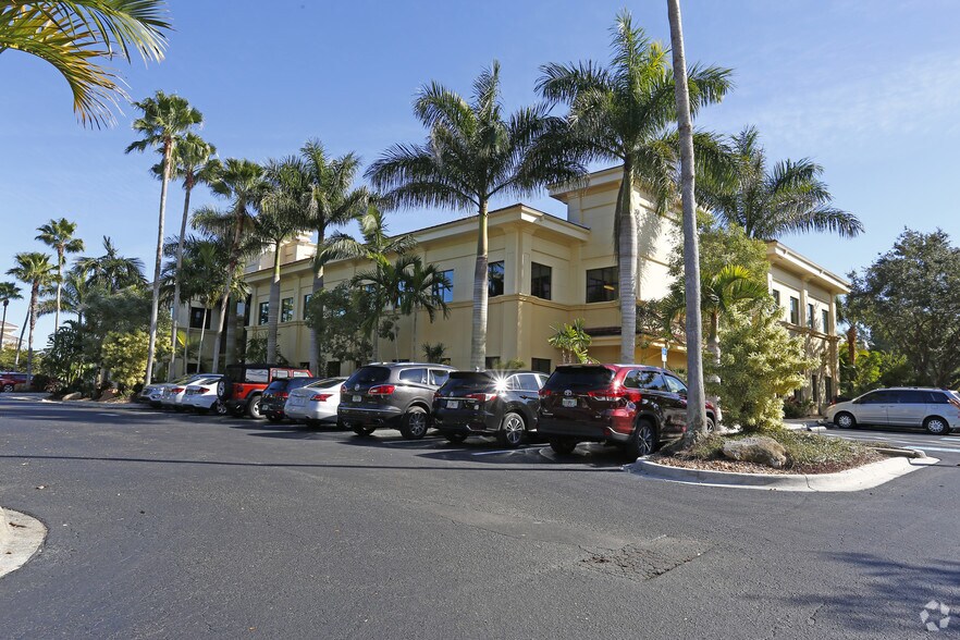 More Photos Of 8430 Enterprise Cir, Bradenton Office For Lease