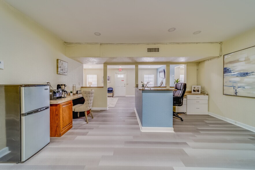 More Photos Of 1275-1279 Cleveland St, Clearwater Medical For Lease