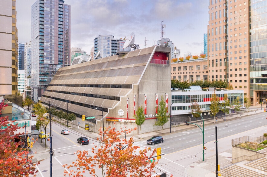 More Photos Of 700-750 Hamilton St, Vancouver Radio TVTransmission Facilities For Lease