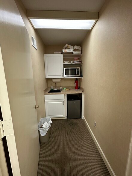 More Photos Of 837 First Colonial Rd, Virginia Beach Medical For Lease