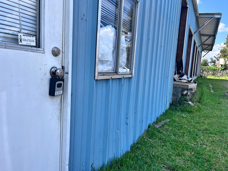 More Photos Of 2304 Kirkman St, Lake Charles Warehouse For Sale