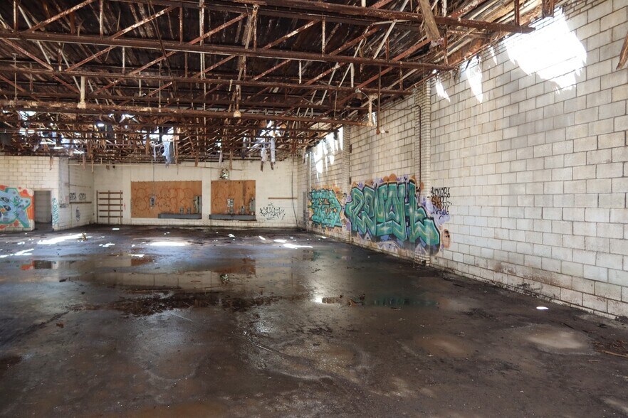 More Photos Of 10626 Leuer Ave, Cleveland Warehouse For Sale