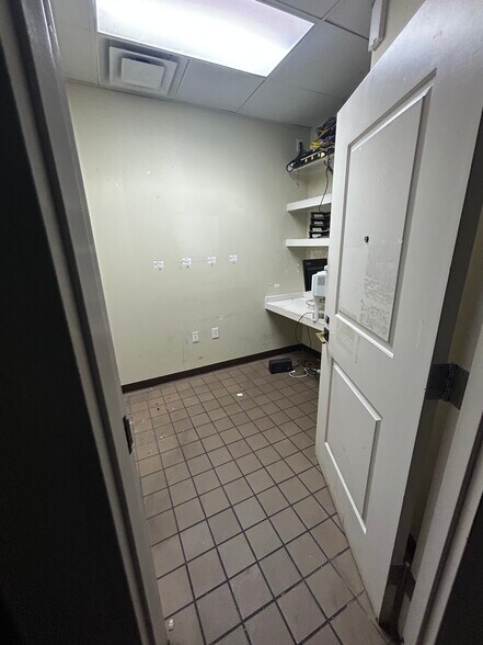 More Photos Of 835 Coleman Blvd, Mount Pleasant General Retail For Lease