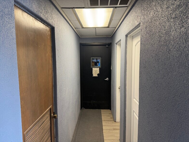 More Photos Of 2333 Joe Field Rd, Dallas Light Manufacturing For Lease