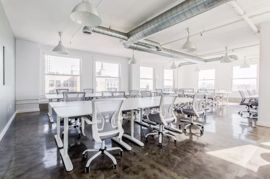 More Photos Of 147 Spadina Ave, Toronto Storefront Retail Office For Lease