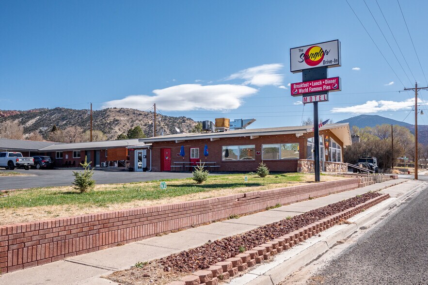 More Photos Of 91 E Main St, Bicknell Hotel For Sale