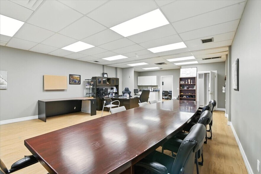 More Photos Of 372 King St, Oshawa Medical For Lease