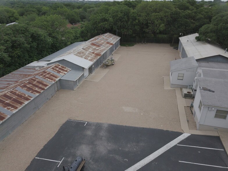 More Photos Of 1500 Stassney Ln, Austin Light Manufacturing For Lease