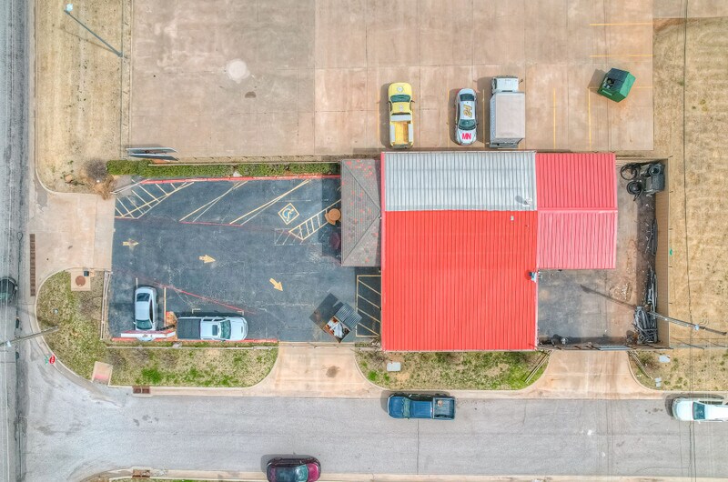 More Photos Of 136 NW 122nd St, Oklahoma City General Retail For Lease