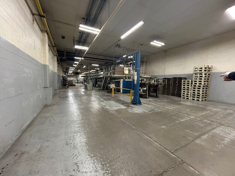 More Photos Of 3340-3350 Main St, Ravenna Light Manufacturing For Sale