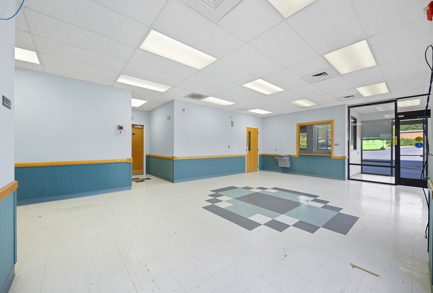 More Photos Of 508-514 Canterbury Rd, Kings Mountain Flex For Sale