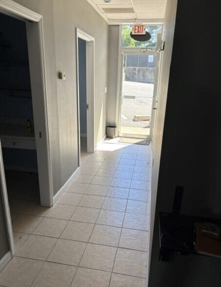 More Photos Of 611-625 Port Washington Blvd, Port Washington Bar For Lease