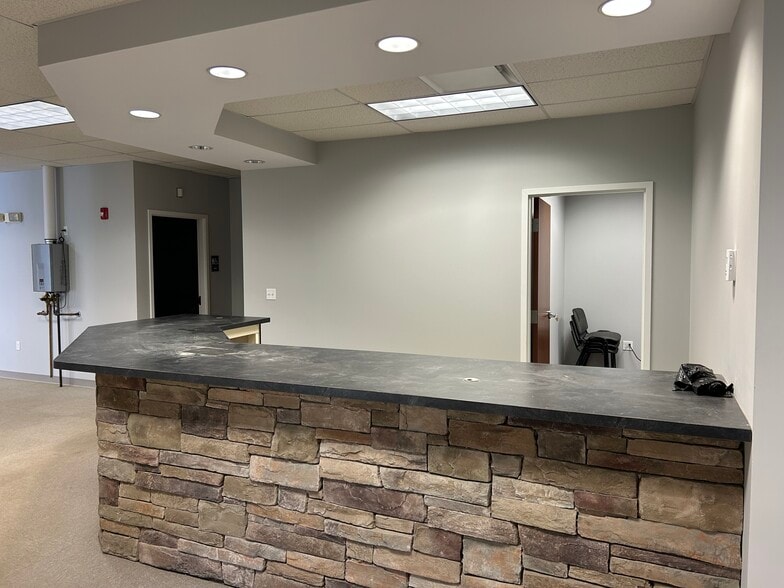 More Photos Of 86 Payne Rd, Danbury Warehouse For Lease