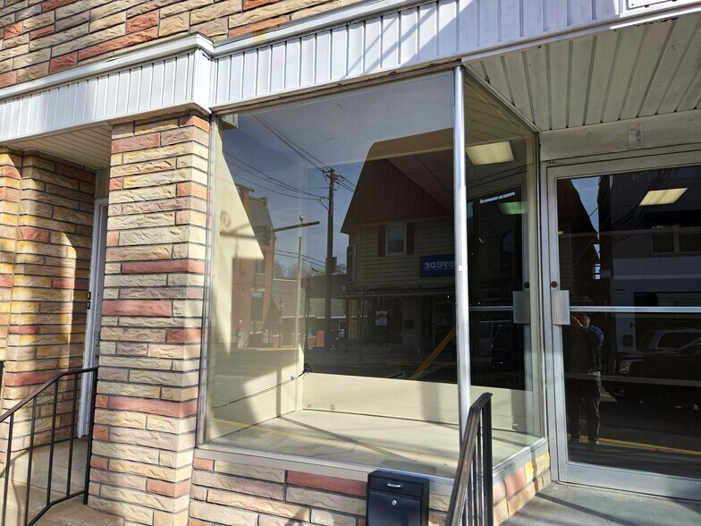 More Photos Of 1 E Main St, Thurmont Storefront Retail Office For Lease