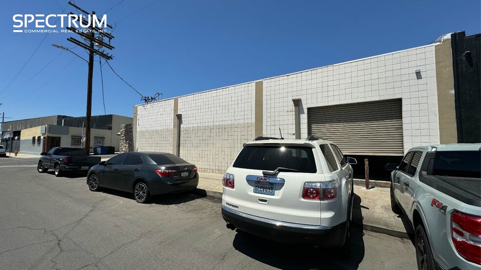 More Photos Of 18531 Eddy St, Northridge Service For Lease