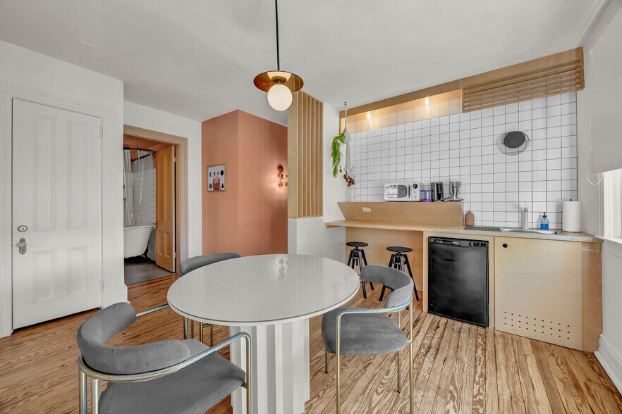 More Photos Of 118 S 4th St, Wilmington Hospitality For Sale