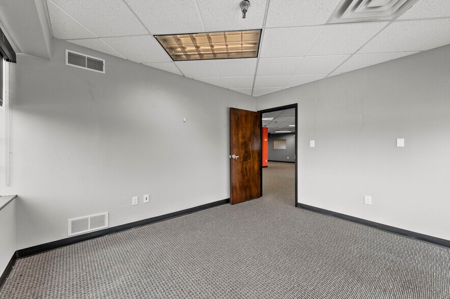 More Photos Of 3730 S Elizabeth St, Independence Medical For Lease