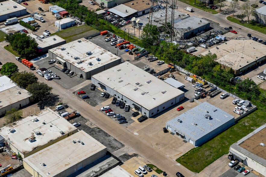 More Photos Of 3709-3711 Cavalier Dr, Garland Warehouse For Sale