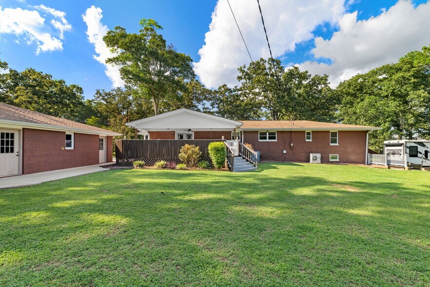 More Photos Of 354 County Road 172, Florence Flex For Sale