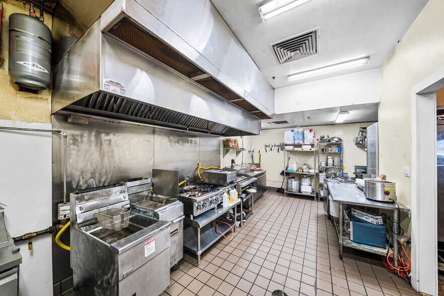 More Photos Of 116 Edward Gary St, San Marcos Restaurant For Lease