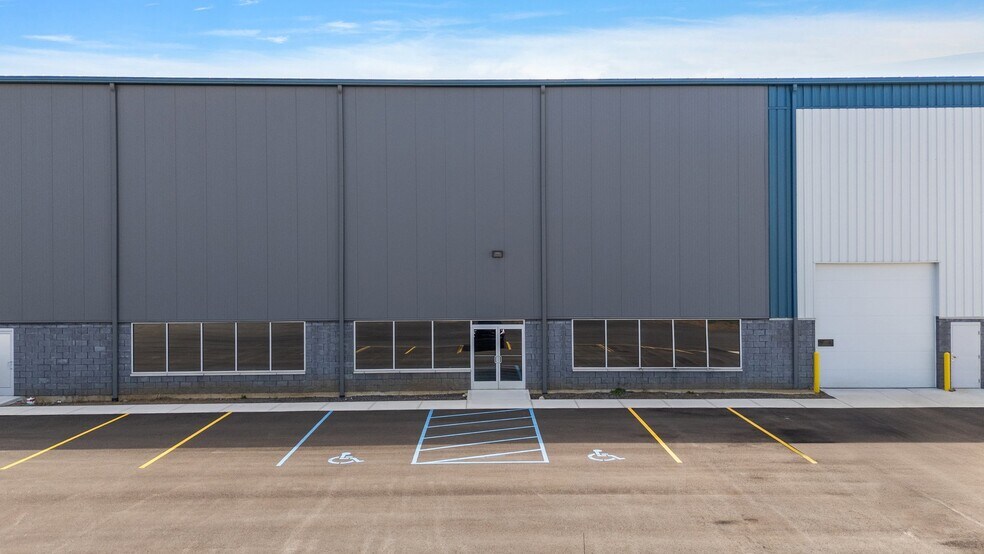 More Photos Of 301 Enterprise Dr, Laporte Warehouse For Lease