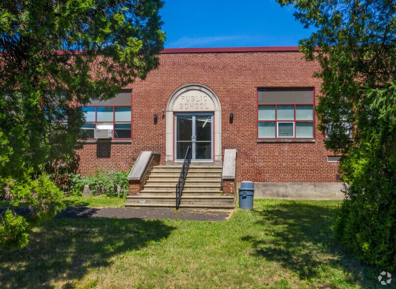 More Photos Of 3000 Main St, Green Lane Daycare Center For Lease