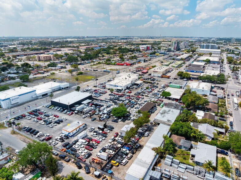 More Photos Of 3199 NW 36th St, Miami Auto Dealership For Lease