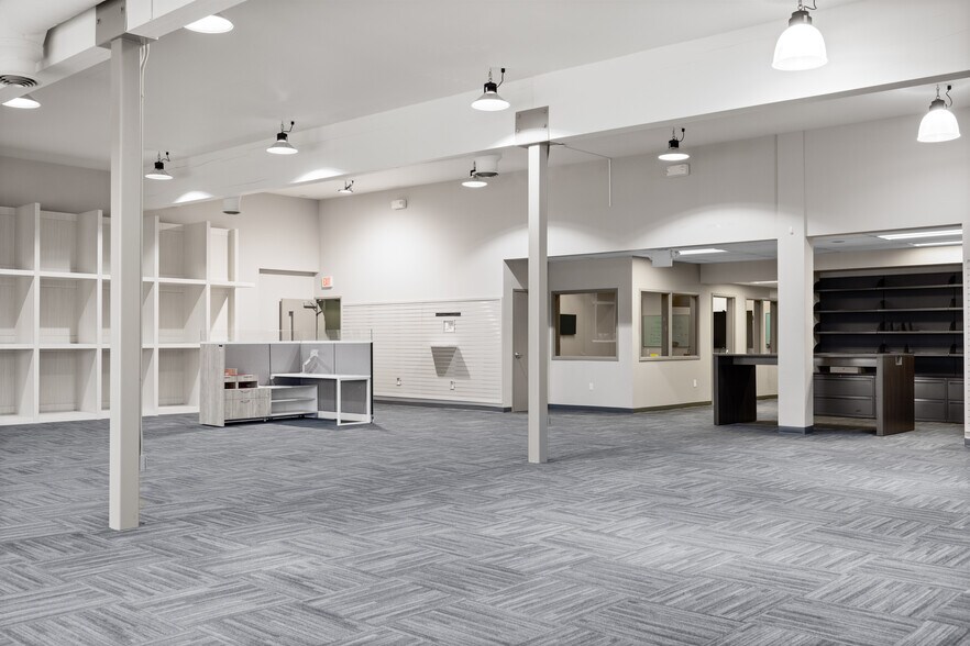 More Photos Of 115 1/2 W Wyoming St, Kalispell Showroom For Lease