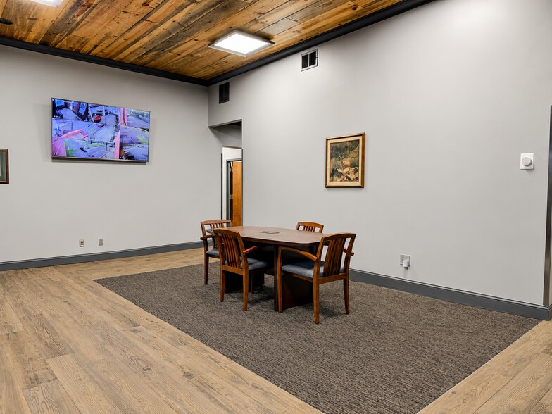 More Photos Of 122 Jefferson St, Jacksonville Office For Lease